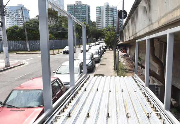 Usuários de drogas frequentam local onde ficam as saídas da ciclovia da Terceira Ponte, do lado de Vitória por Carlos Alberto Silva