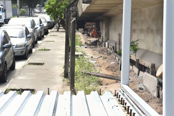 Usuários de drogas frequentam local onde ficam as saídas da ciclovia da Terceira Ponte, do lado de Vitória por Carlos Alberto Silva