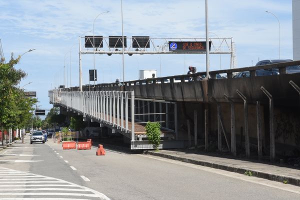 Obras da saída da ciclovia da Terceira Ponte do lado de Vitória por Carlos Alberto Silva