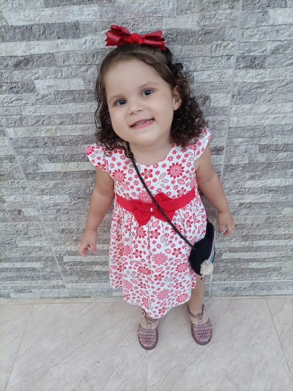 Yasmin Strelow de Oliveira, de 3 anos, foi diagnosticada com um tumor cerebral. 