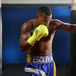 Pugilista capixaba medalha de prata em Londres/2012  nocauteou Vinícius Barros no segundo assalto e acumulou a 31ª vitória (21 nocautes)