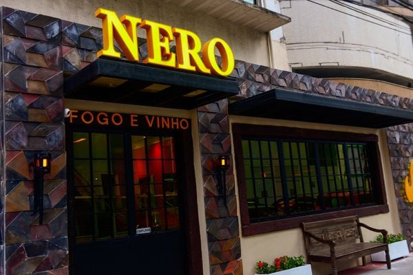 Restaurante Nero Fogo e Vinho, em Vila Velha por Vitor Jubini