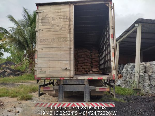 Carvão ilegal apreendido em Aracruz durante operação na quarta (08) e na quinta-feira (09) por Secretaria de Estado da Segurança Pública