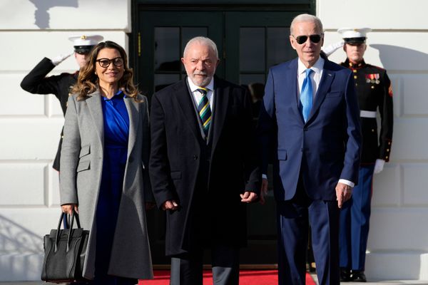 O presidente dos EUA, Joe Biden, recebe o presidente brasileiro Luiz Inácio Lula da Silva e a primeira-dama   brasileira, Janja