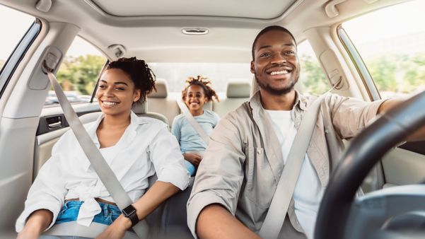Para ter uma viagem segura, o segredo é priorizar o cuidado com outras pessoas, tanto dos outros condutores quanto da família dentro do seu carro