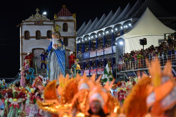 Unidos da Piedade desfila no Sambão do Povo no Carnaval de Vitória 2023