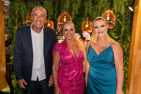 Carlão Oliveira, Bianca Nicchio e Rose Favalessa 