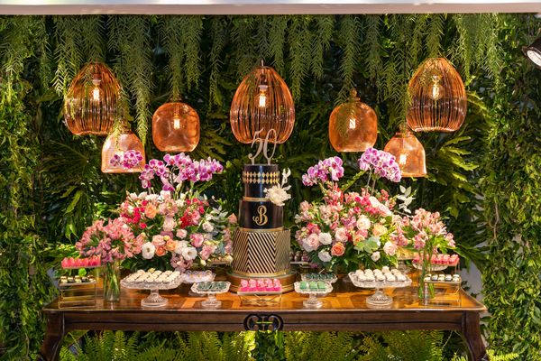 Mesa de aniversário de 50 anos de Bianca Nicchio