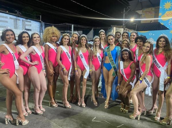 Mia Mamede ao lado das candidatas ao Miss Universo Espírito Santo 2023: estreia no Sambão do Povo