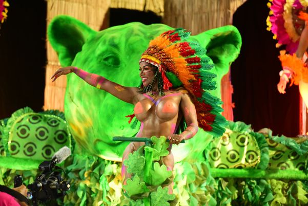 Novo Império desfila no Sambão do Povo no Carnaval de Vitória 2023          