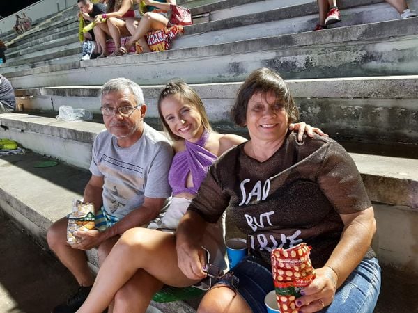 O casal zenair e jeferson oliveira  e a filha Jaqueline