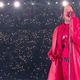 Rihanna retorna aos palcos para show do intervalo do Super Bowl 2023 e canta hits como 