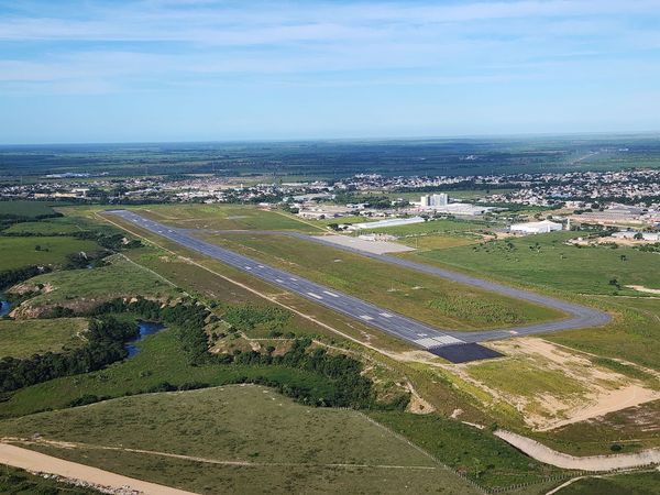 Vista aérea do Aeroporto de Linhares, no Norte do ES