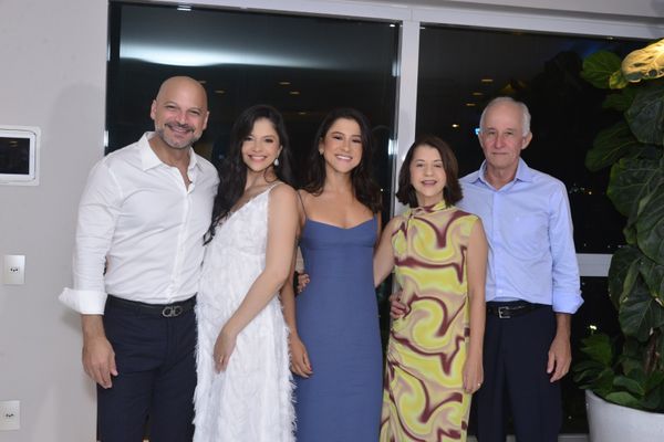 Marcos Murad e Camila Baptista com a família dela:  Julia, Marcia e Herivelto