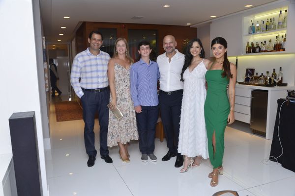 Murilo, Isabel, Murilinho e Marcos Murad, Camila Baptista e Manu Murad