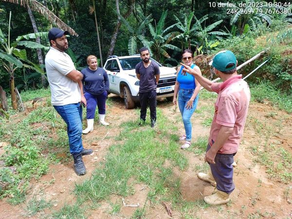 Moradores são orientados após encontrarem vestígios de pata de onça parda