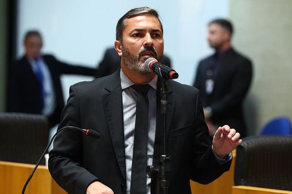 Tyago Hoffmann anuncia desistência da pré-candidatura pelo PSB na Capital para assumir novo papel na campanha eleitoral, a pedido de Renato Casagrande