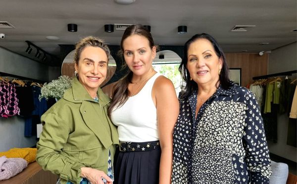 Renata Pacheco com as empresárias Danielle Coutinho e Marluci Eiras na abertura da Form, curadoria de marcas renomadas que chegou a Vitória.