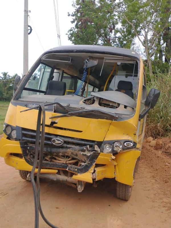 Ônibus escolar se envolve em acidente nesta quinta-feira (16), em  Atílio Vivácqua  por Leitor | A Gazeta