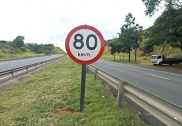 Polícia flagra carros a mais de 140km/h na BR 101, em Iconha