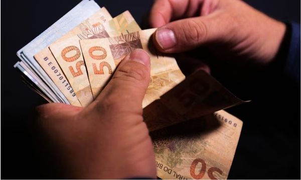 Salário mínimo vai subir para R$ 1.320 a partir de 1º de maio.
