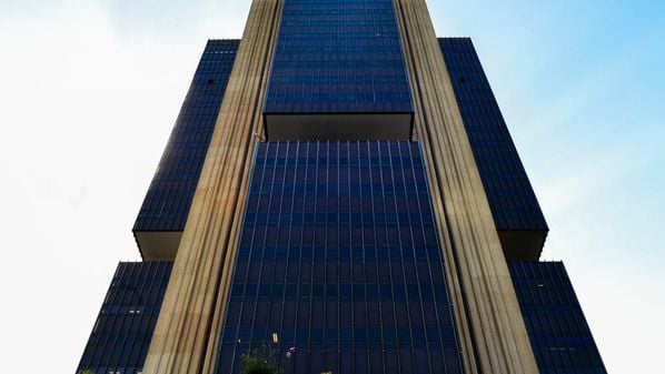 IPCA acumulado em 12 meses ficou em 5,35%, acima do teto da meta, de 4,50%; BC divulgará carta para justificar resultado