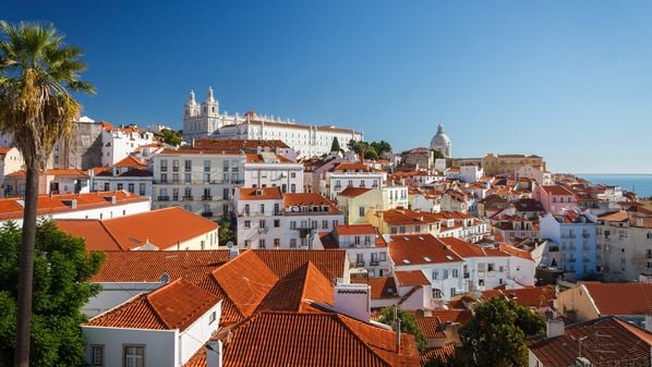 O ecossistema empresarial e jurídico português é marcado por acordos bilaterais vantajosos, programas de atração de investimentos e um forte incentivo à inovação e ao desenvolvimento tecnológico