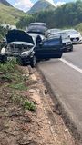 Carro capota em acidente na BR 259 em João Neiva(Célio Ferreira)