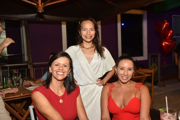 Laura Pacheco,  Marcela Ribeiro e Aline Alves 