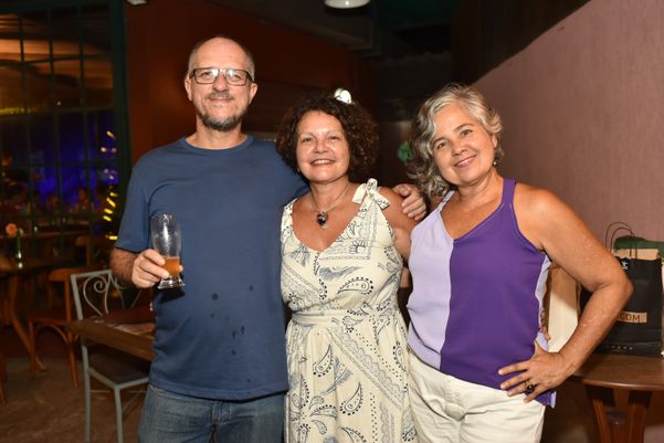 Marcelo Alves,  Larany Marcia Matiello Redins e Dea Alves 