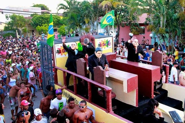 O Bloco Surpresa, com suas tradicionais sátiras, está de volta às ruas da Barra do Jucu, em Vila Velha