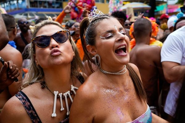 Carnaval: 'Banho de Mar a Fantasia' agita Manguinhos, na Serra  por Vitor Jubini