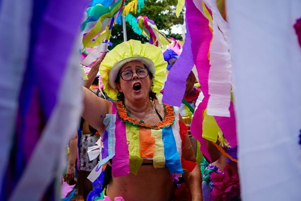 Carnaval: 'Banho de Mar a Fantasia' agita Manguinhos, na Serra  por Vitor Jubini