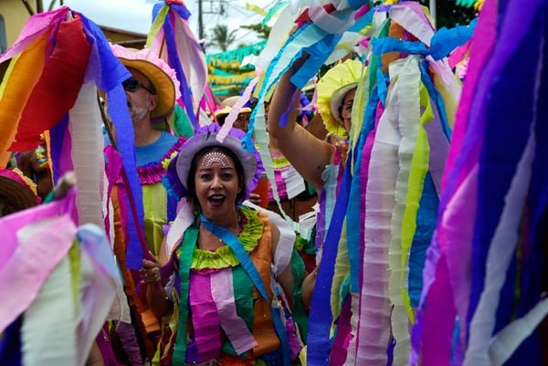 Carnaval: 'Banho de Mar a Fantasia' agita Manguinhos, na Serra  por Vitor Jubini