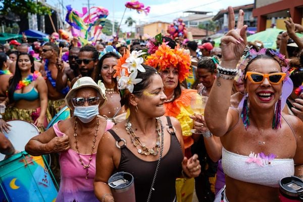 Carnaval: 'Banho de Mar a Fantasia' agita Manguinhos, na Serra  por Vitor Jubini