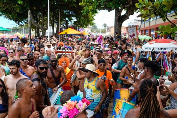 Carnaval: 'Banho de Mar a Fantasia' agita Manguinhos, na Serra  por Vitor Jubini