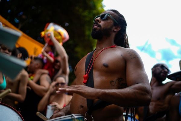 Carnaval: 'Banho de Mar a Fantasia' agita Manguinhos, na Serra  por Vitor Jubini