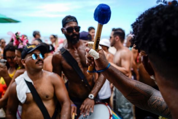 Carnaval: 'Banho de Mar a Fantasia' agita Manguinhos, na Serra  por Vitor Jubini