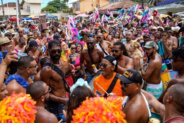 Carnaval: 'Banho de Mar a Fantasia' agita Manguinhos, na Serra  por Vitor Jubini