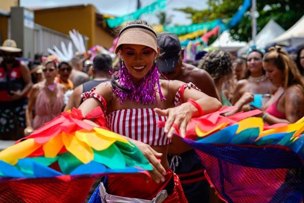 Carnaval: 'Banho de Mar a Fantasia' agita Manguinhos, na Serra  por Vitor Jubini