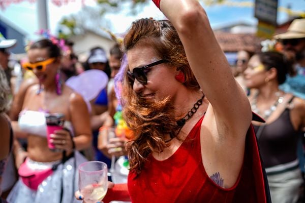 Carnaval: 'Banho de Mar a Fantasia' agita Manguinhos, na Serra  por Vitor Jubini