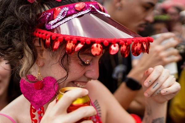 Bloco Regional da Nair desfila pela avenida Beira-Mar no Centro de Vitória por Vitor Jubini