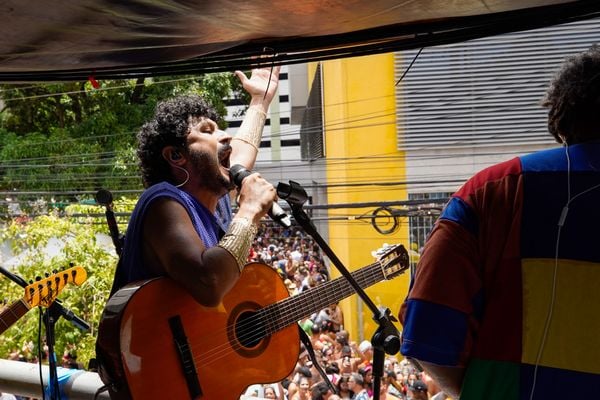 Bloco Regional da Nair desfila pela avenida Beira-Mar no Centro de Vitória por Vitor Jubini