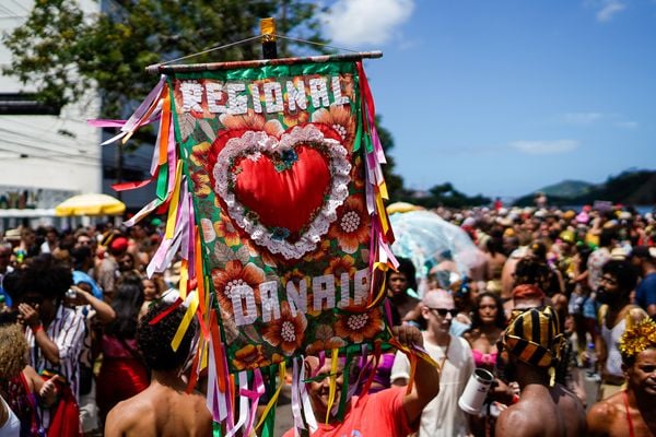 Bloco Regional da Nair desfila pela avenida Beira-Mar no Centro de Vitória por Vitor Jubini