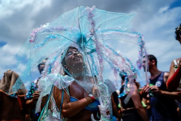 Bloco Regional da Nair desfila pela avenida Beira-Mar no Centro de Vitória por Vitor Jubini