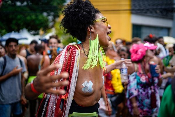 Bloco Regional da Nair desfila pela avenida Beira-Mar no Centro de Vitória por Vitor Jubini