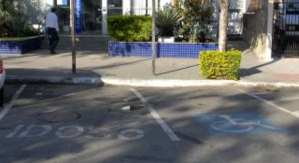 Estacionamento, vaga, especial, idosos, pessoas com deficiência