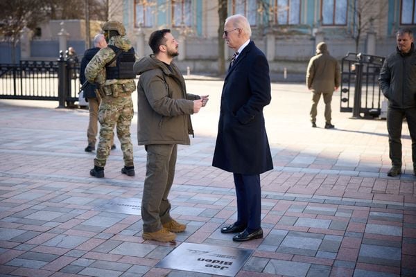Biden desafia Putin com visita surpresa a Kiev às vésperas do 1º ano da guerra