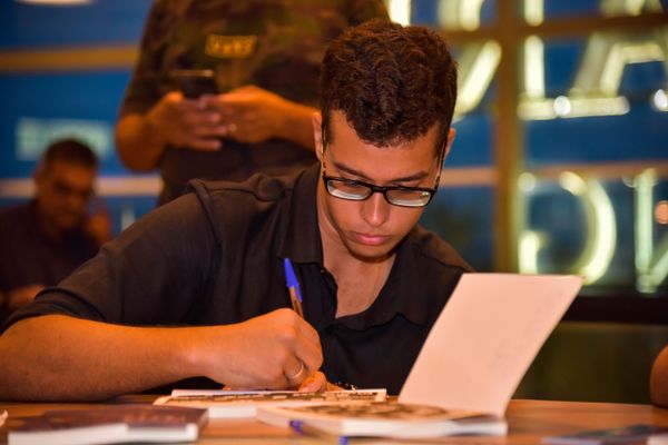 Confira quem passou pelo dia de autógrafos no lançamento do livro "Tchau, Depressão!", no Boulevard Shopping Vila Velha, em 18/02 por Rodrigo Gavini