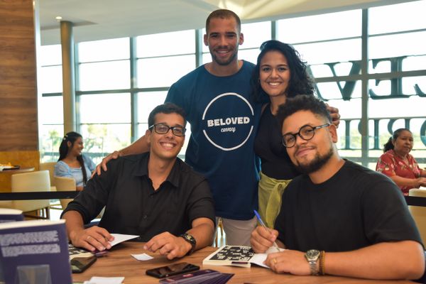 Confira quem passou pelo dia de autógrafos no lançamento do livro "Tchau, Depressão!", no Boulevard Shopping Vila Velha, em 18/02 por Rodrigo Gavini